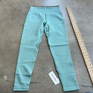 Outdoor Voices NWT seamless rib 7/8 leggings Medium